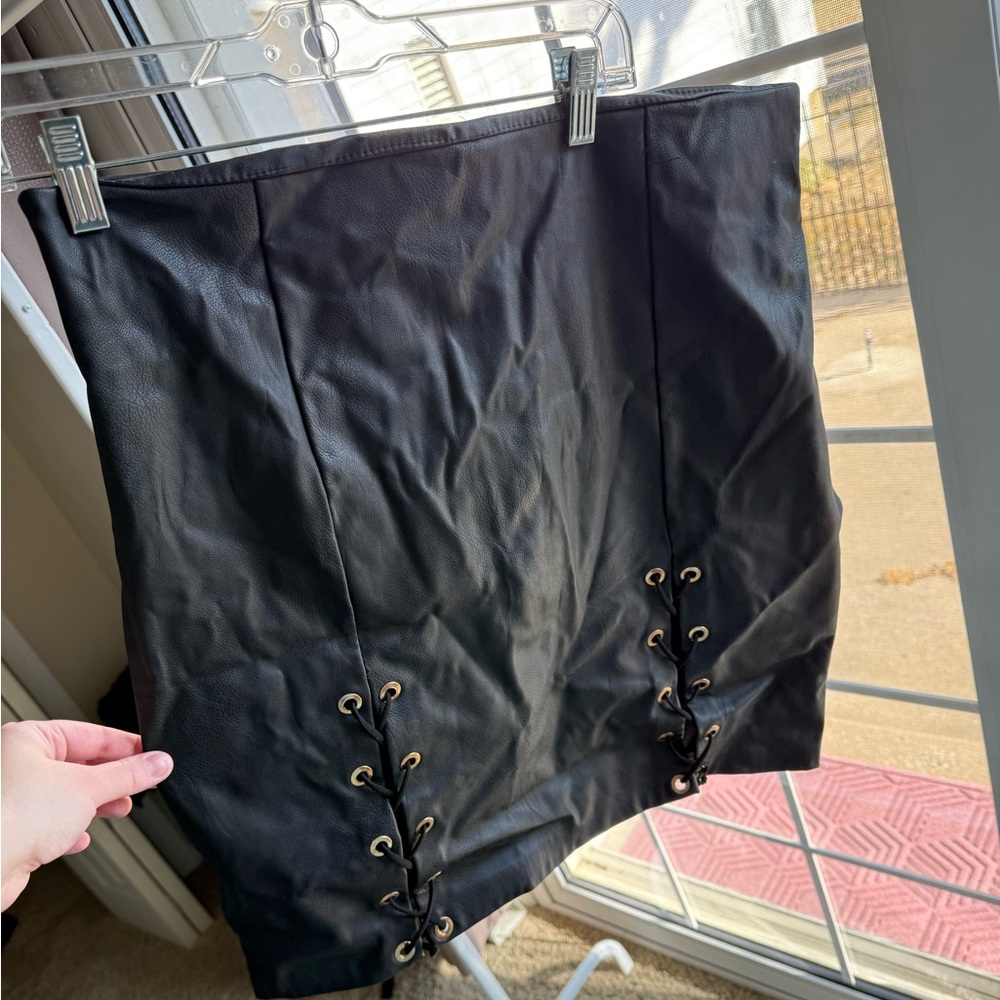 Boo-hoo plus black pleather skirt size 16